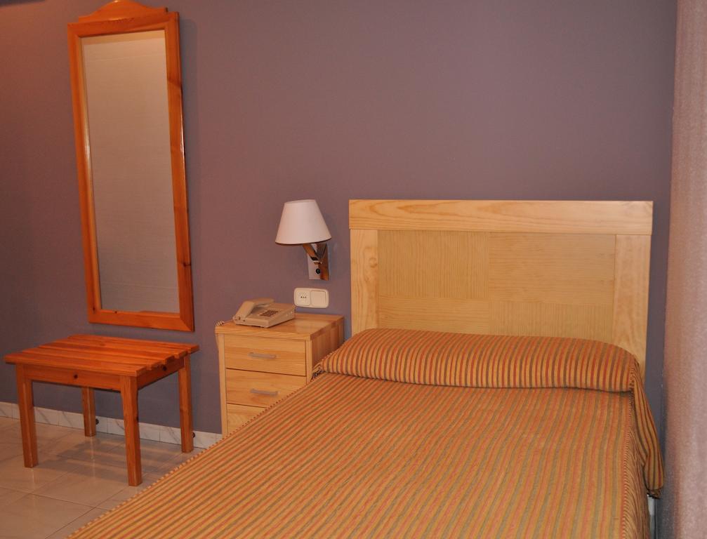 المنسى Hotel Los Rosales الغرفة الصورة