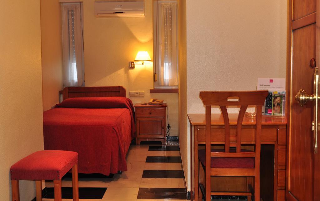 المنسى Hotel Los Rosales الغرفة الصورة