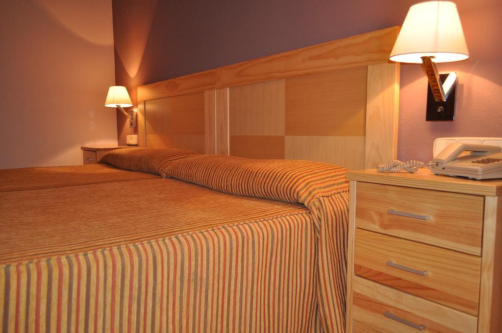 المنسى Hotel Los Rosales الغرفة الصورة
