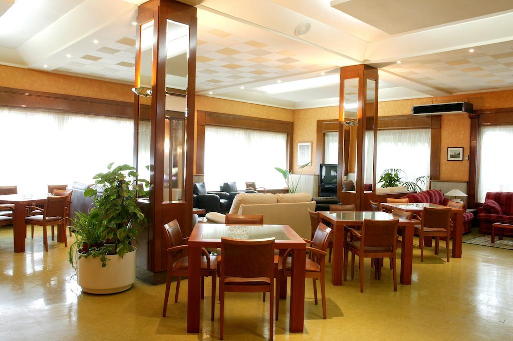 المنسى Hotel Los Rosales المظهر الخارجي الصورة